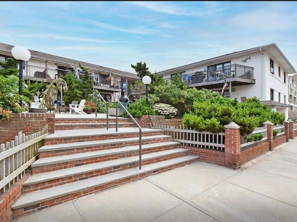 65 W Broadway 2G, Long Beach NY 11561