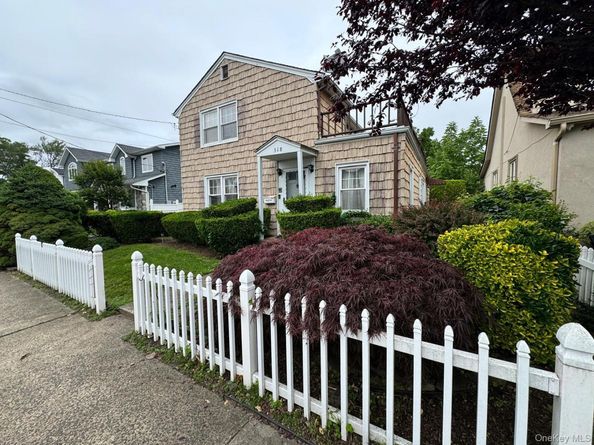 318 Felter Avenue, Hewlett NY 11557