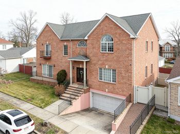 66-19 Commonwealth Boulevard