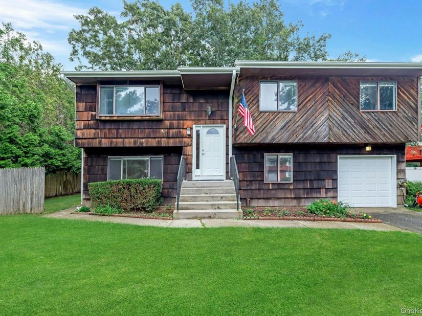 39 Woodbrook Drive, Ridge NY 11961
