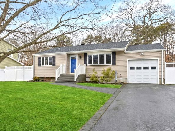 432 Bohemia Parkway, Sayville NY 11782