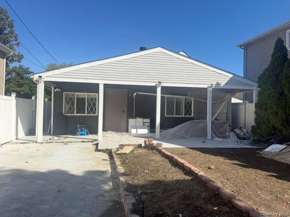 28 Floral Avenue, Bethpage NY 11714