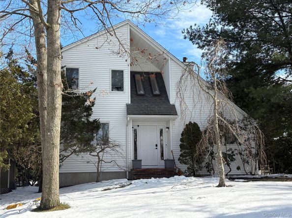 3 Vine Street, Hampton Bays NY 11946