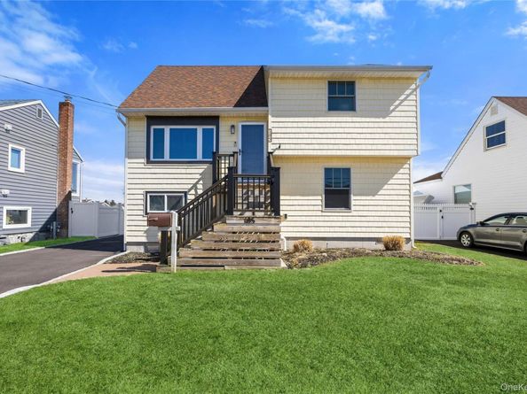 185 East Drive, Copiague NY 11726