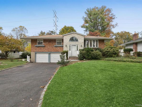 11 Mackay Drive, Hauppauge NY 11788