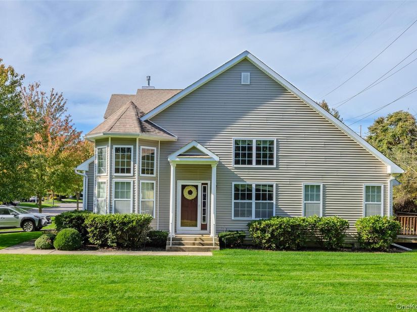48 Avery Lane, Miller Place NY 11764