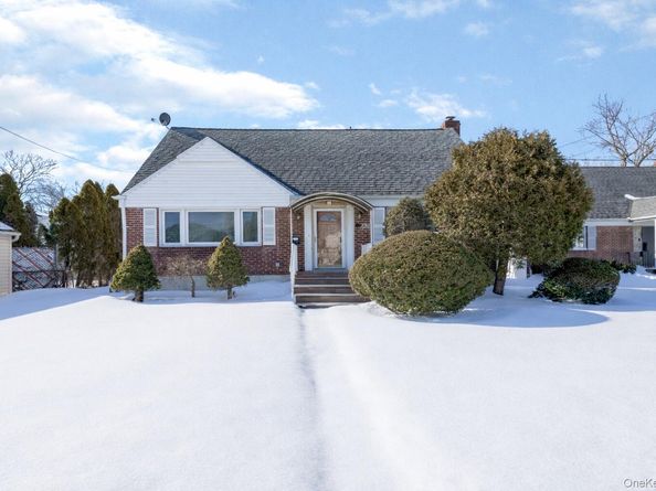 1987 Lakeville Road, New Hyde Park NY 11040