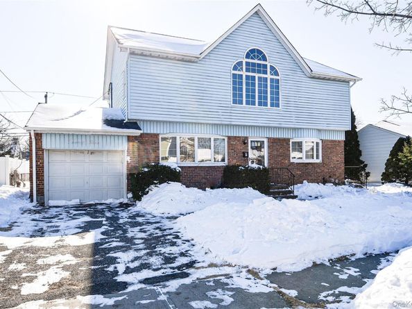 25 Westbury Avenue, Plainview NY 11803