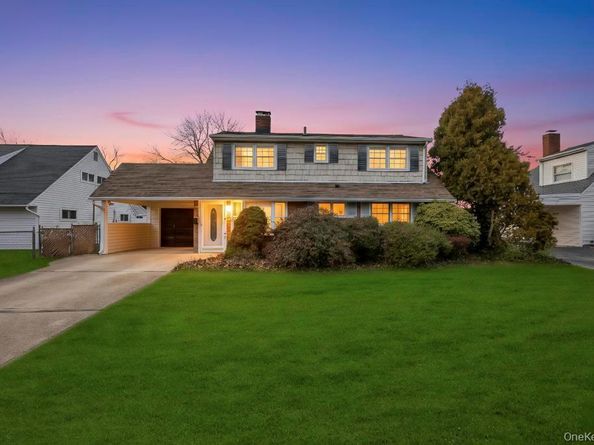 10 Grape Lane, Hicksville NY 11801