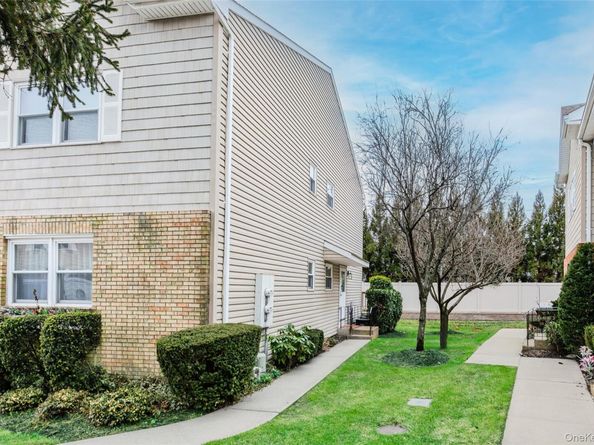 1425 Jerusalem Ave. 7, North Merrick NY 11565