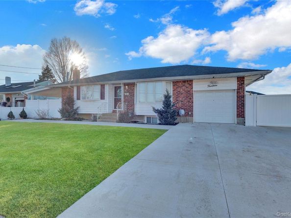 14 Lisa Drive, Deer Park NY 11729