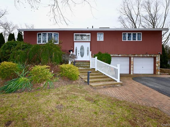 7 McNulty Street, Dix Hills NY 11746