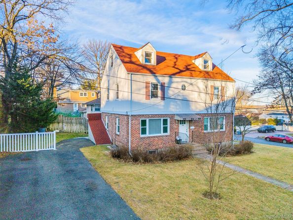 104 Grandview Avenue, Great Neck NY 11020