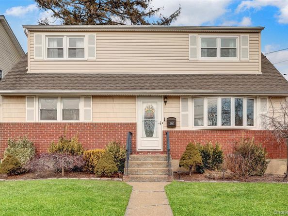 3887 Hudson Avenue, Seaford NY 11783
