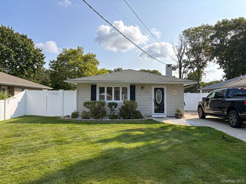 31 Brushwood Drive, Shirley NY 11967