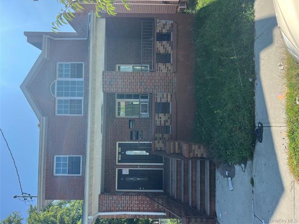 18922 117th Road, Saint Albans NY 11412