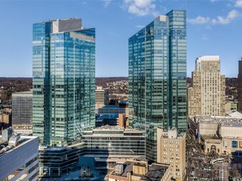 1 Renaissance Square