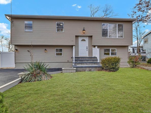 116 Phyllis Drive, Patchogue NY 11772