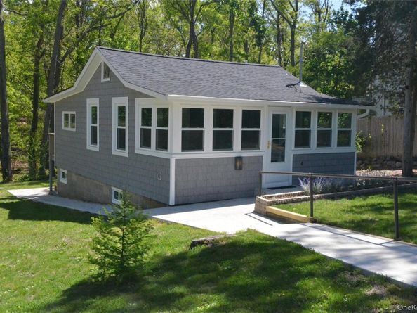 4 Wyandanch Trail, Ridge NY 11961