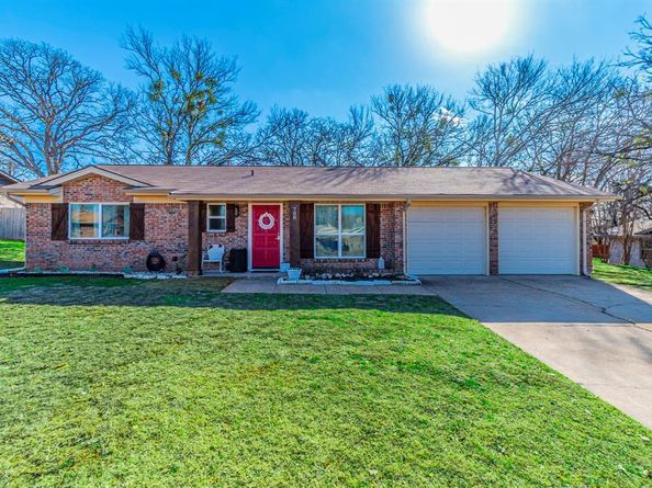 708 N Stewart Street , Azle Texas 76020