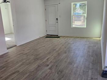 2426  TYLER Street S