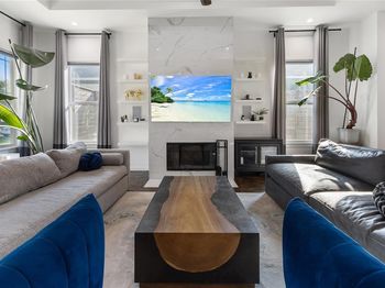 2534  Gladstone Drive 