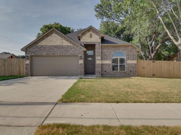 1513  Galveston Street , Grand Prairie Texas 75051