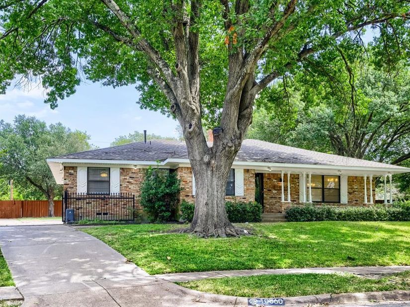 10860  Waterbridge Circle , Dallas Texas 75218