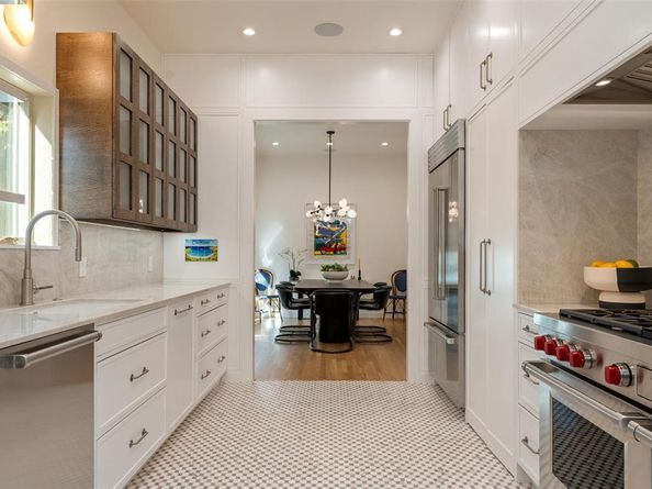 3510  Edgewater Street , Dallas Texas 75205