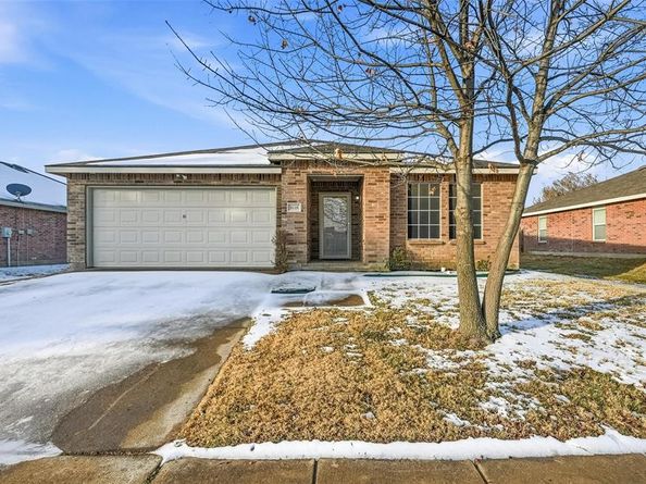 8118  York Beach Place , Arlington Texas 76002