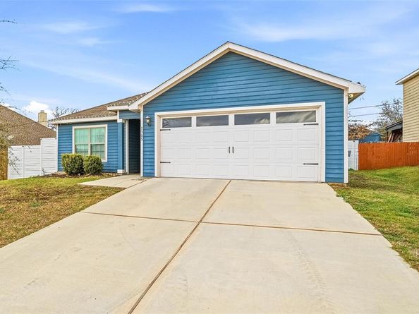 1305  Eagle Lake Drive , Azle Texas 76020
