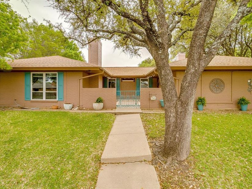 5011  Ledgestone Drive , Fort Worth Texas 76132