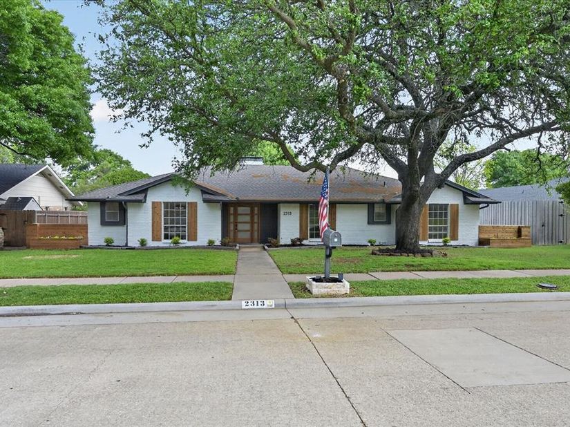2313  Claridge Circle , Plano Texas 75075