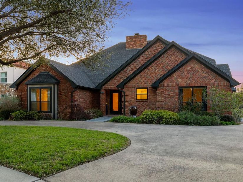 2636  Brookside Drive , Irving Texas 75063