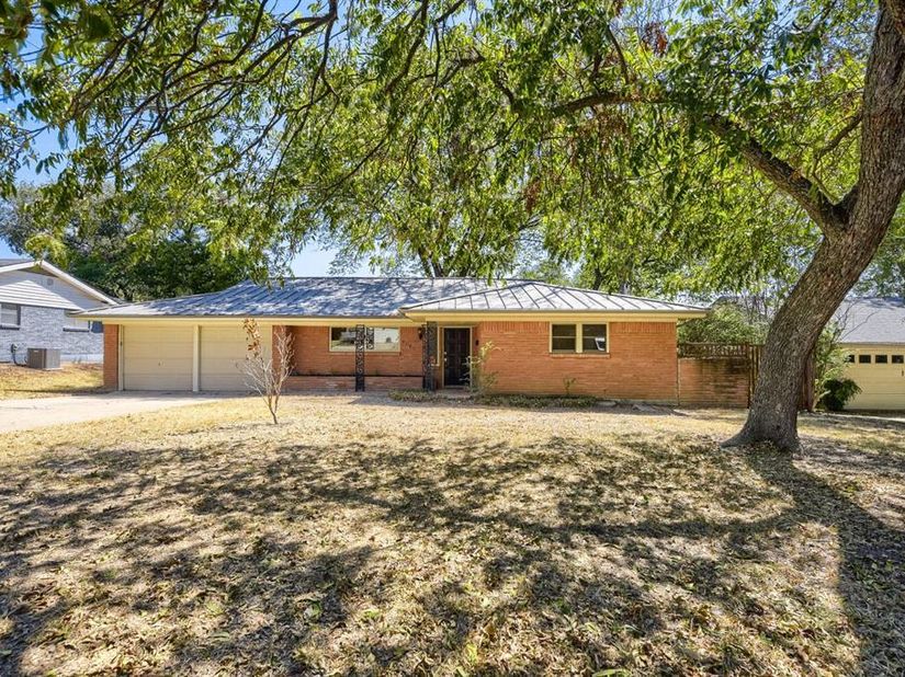 4105  Springbranch Drive , Benbrook Texas 76116