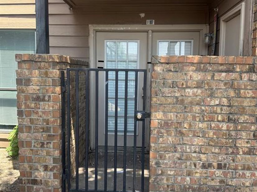 9817  Walnut Street  107, Dallas Texas 75243