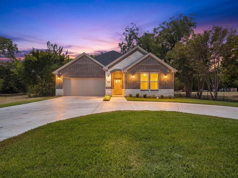 4519  Rosehill Road , Garland Texas 75043
