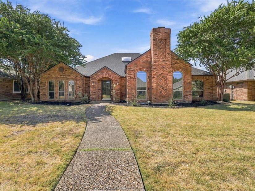 2312  Stone Glen Lane , Carrollton Texas 75007