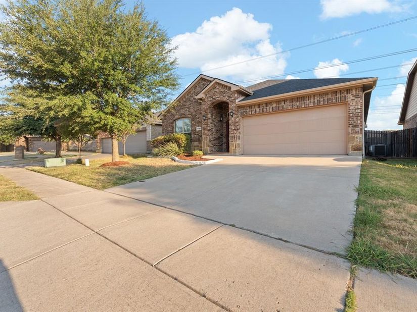 1105  Sierra Blanca Drive , Fort Worth Texas 76028