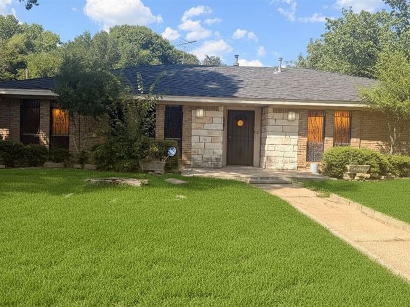 1917  Shady Glen Lane , Dallas Texas 75232