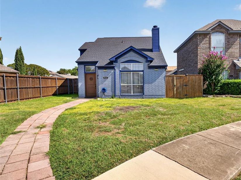 1925  Pinecrest Drive , Carrollton Texas 75010