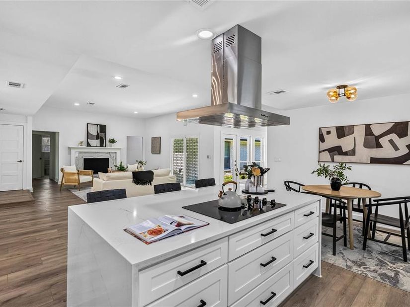6226  La Cosa Drive , Dallas Texas 75248