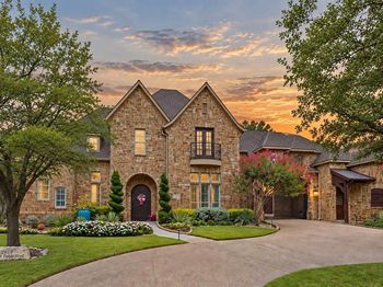 2613  Round Table Boulevard 