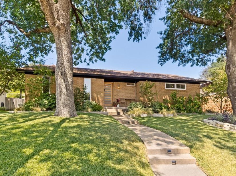 5915  Canterview Drive , Dallas Texas 75228