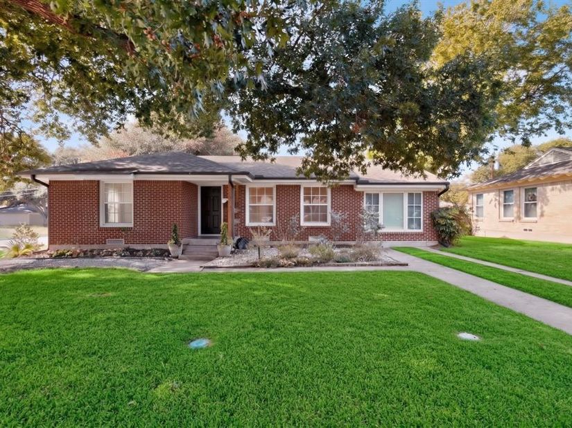 455  Hambrick Road , Dallas Texas 75218