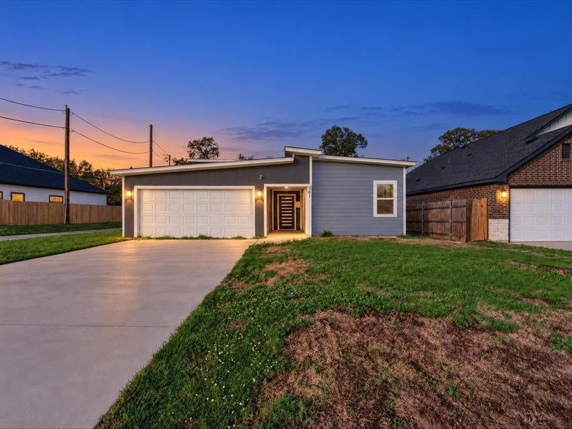701  Atlanta Street , Fort Worth Texas 76104