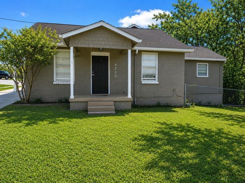 4530  White Oak Lane , Fort Worth Texas 76114