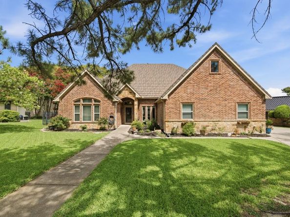 325  Driftwood Court , Azle Texas 76020
