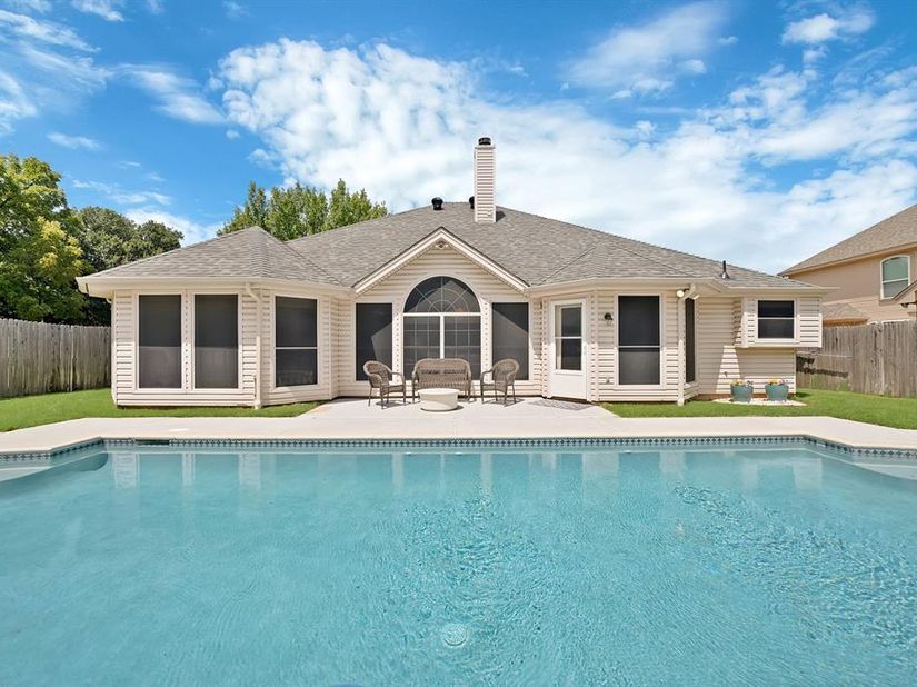 409  Bryce Lane , Arlington Texas 76013
