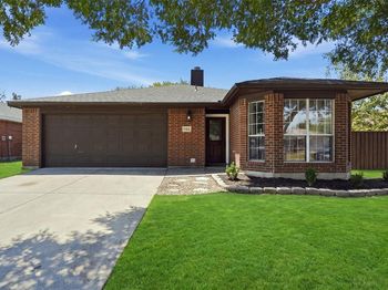 1152  Lake Bluff Drive 